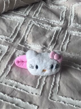 Jumbo Plush Hello Kitty Hair Clip